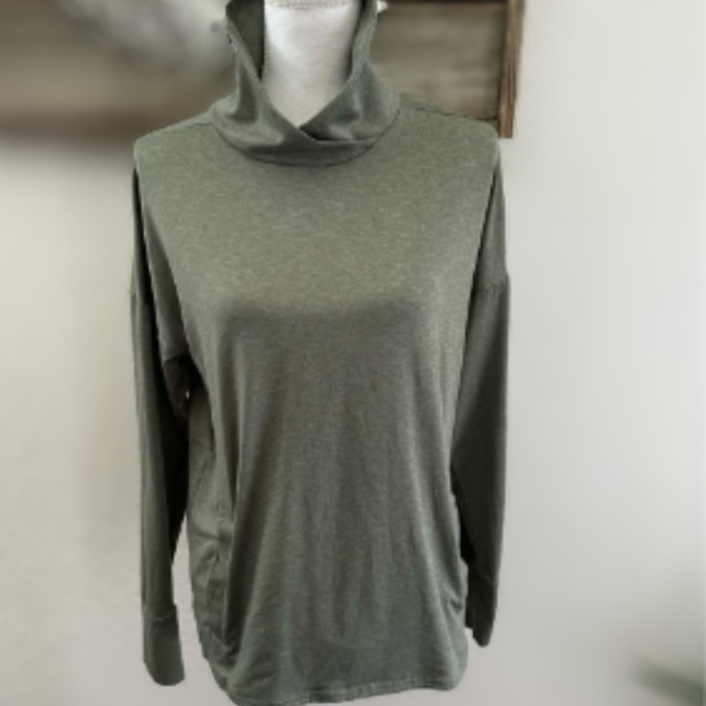 Columbia Green kangaroo pocket stretch knit layering top. Ladies Size Small